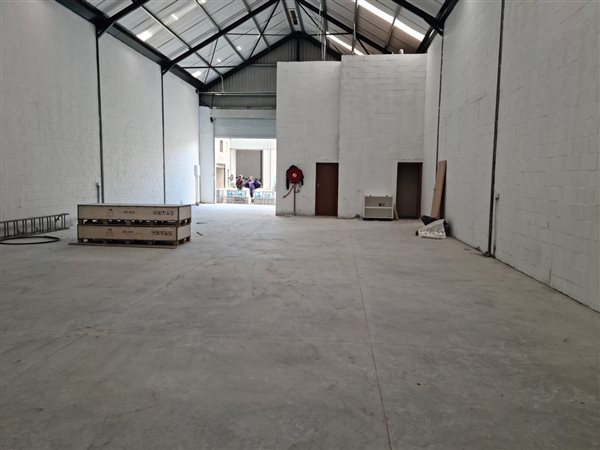 636  m² Industrial space