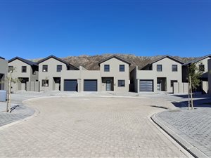 House in Gordons Bay Central