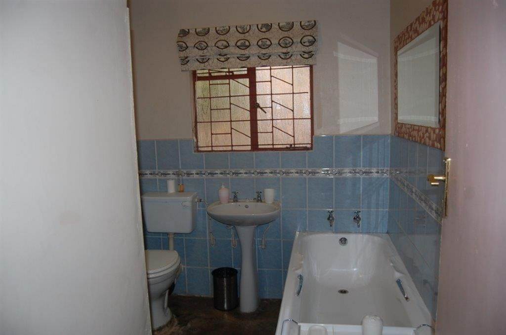 1 Bed Apartment in Renosterkop photo number 27