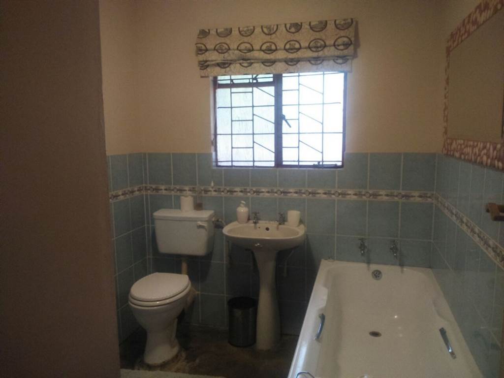 1 Bed Apartment in Renosterkop photo number 18