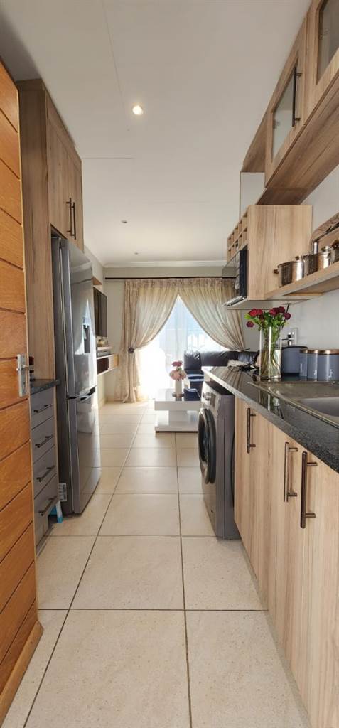 3 Bed House in Pretoria West photo number 3