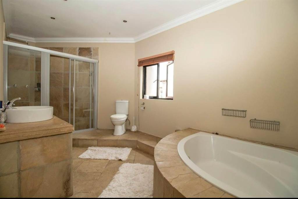 4 Bed House in Roodepoort Central photo number 14
