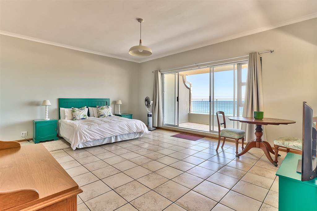 4 Bed Apartment in Camps Bay photo number 25