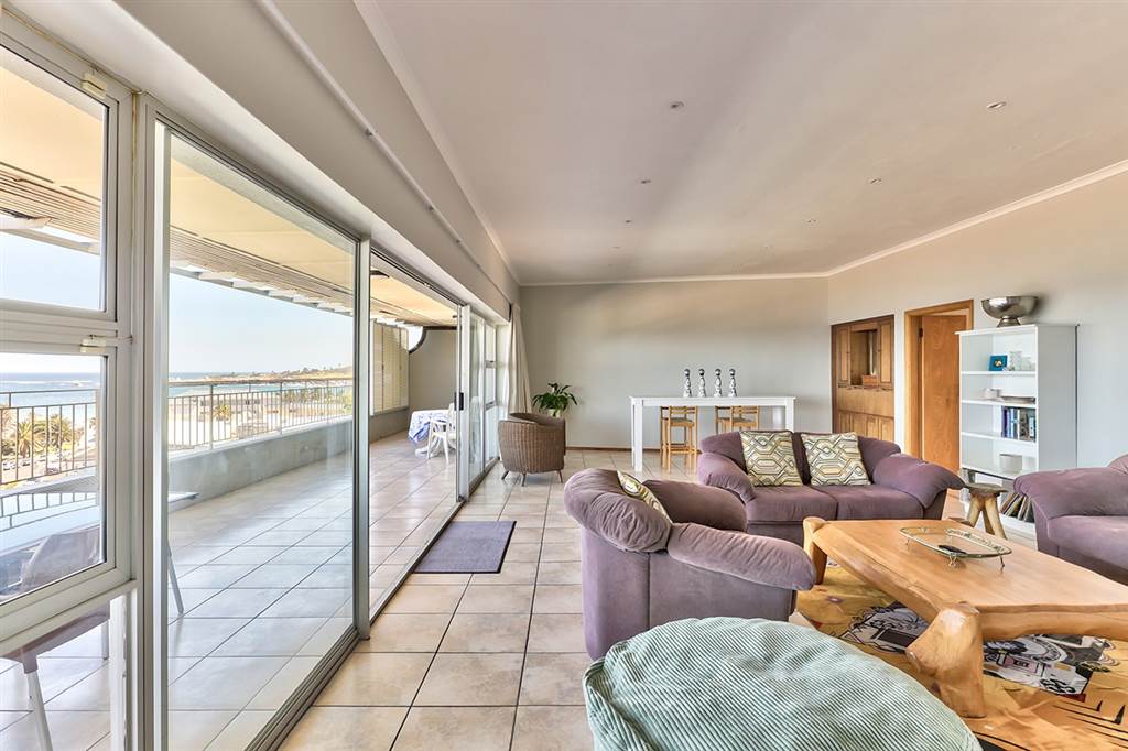 4 Bed Apartment in Camps Bay photo number 10