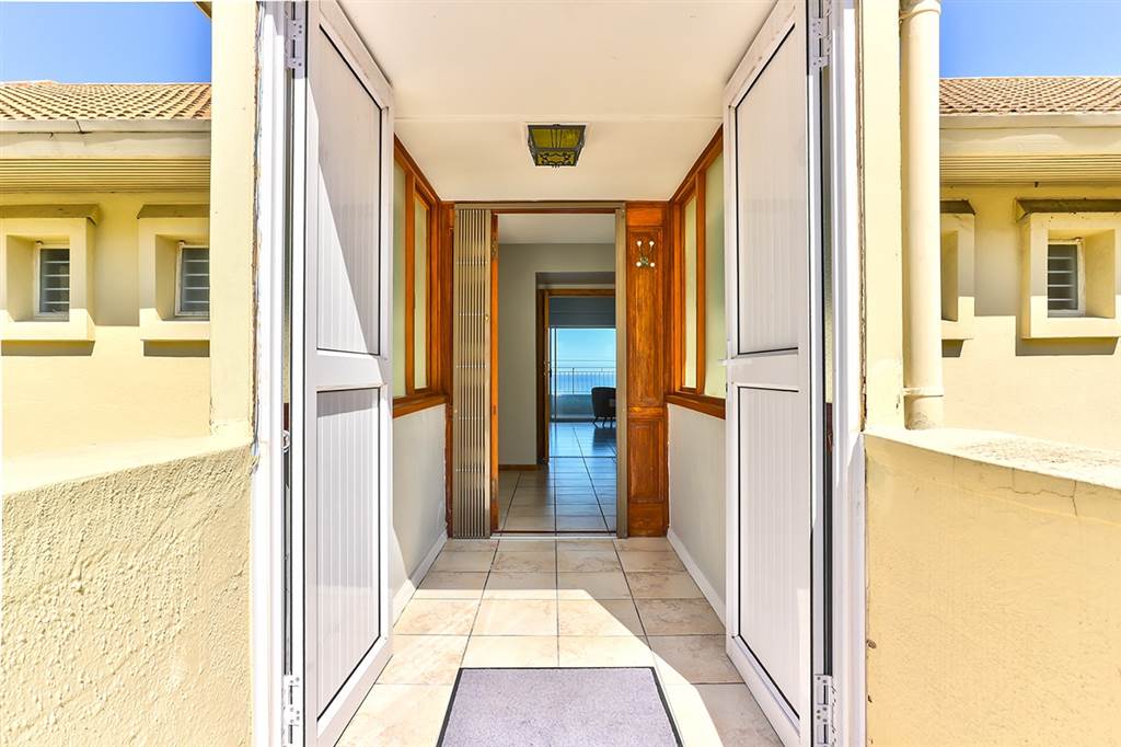 4 Bed Apartment in Camps Bay photo number 5