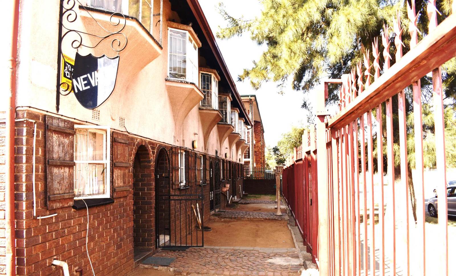 2 Bed Apartment in Germiston South photo number 2