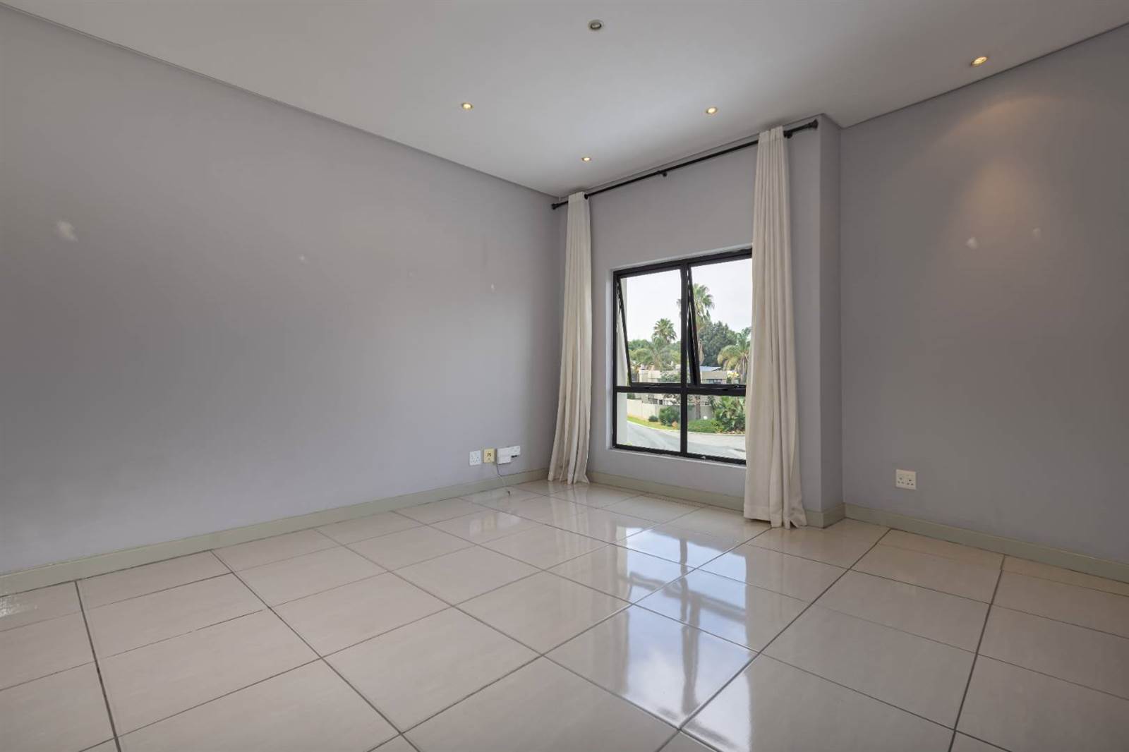 2 Bed Apartment in Rivonia photo number 8