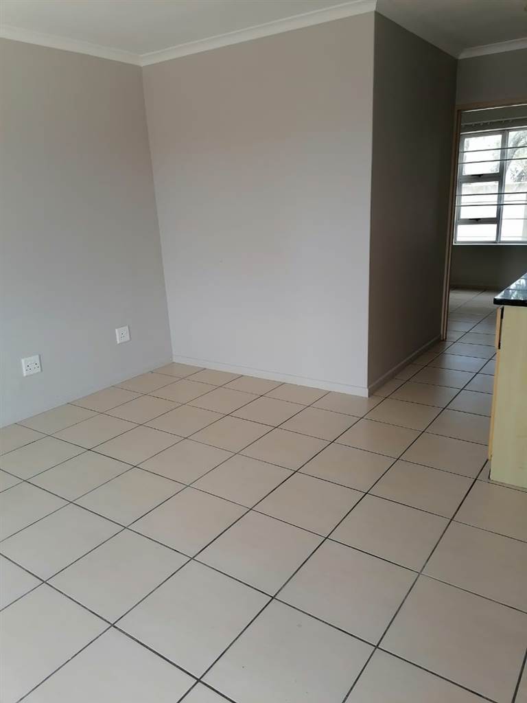 1 Bed Apartment in Bellville Central photo number 4