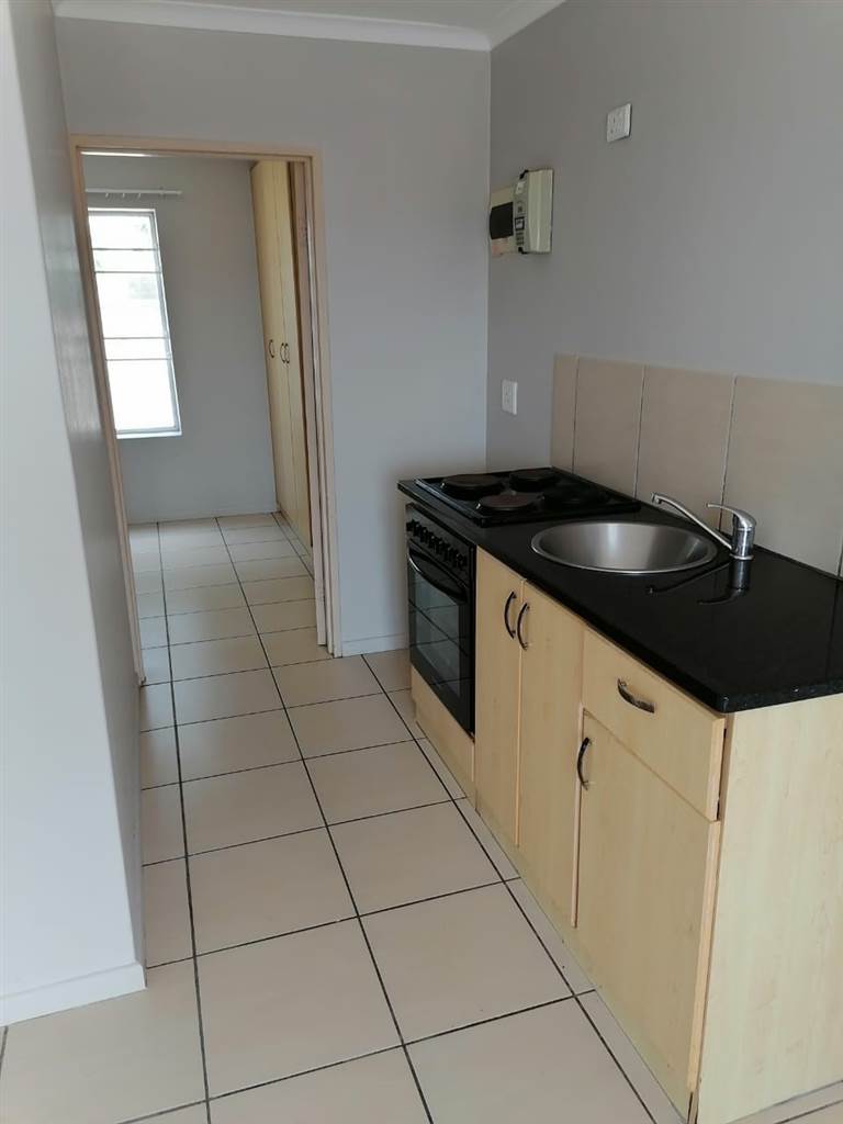 1 Bed Apartment in Bellville Central photo number 3