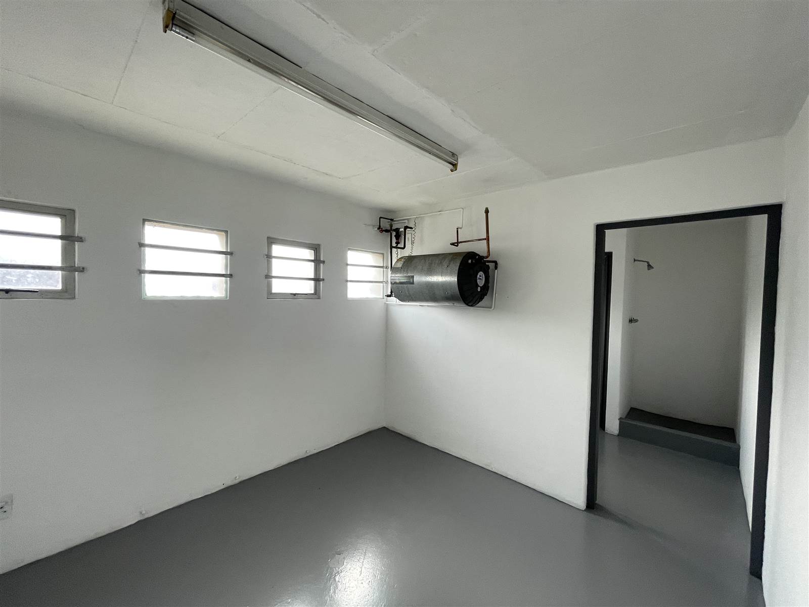 375  m² Industrial space in New Germany photo number 8