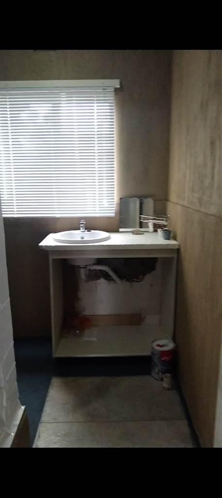 3 Bed House in Uitenhage Central photo number 8