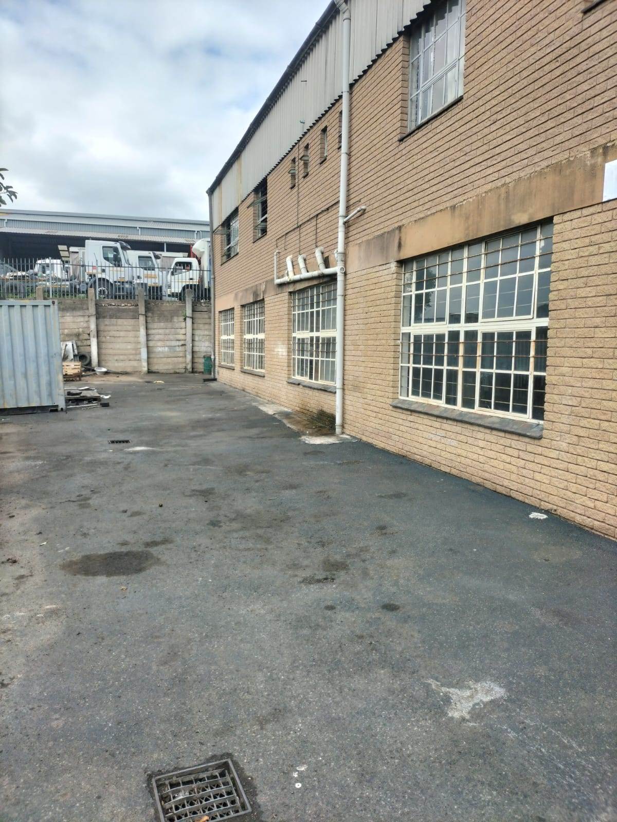 450  m² Commercial space in Queensmead Industrial photo number 1