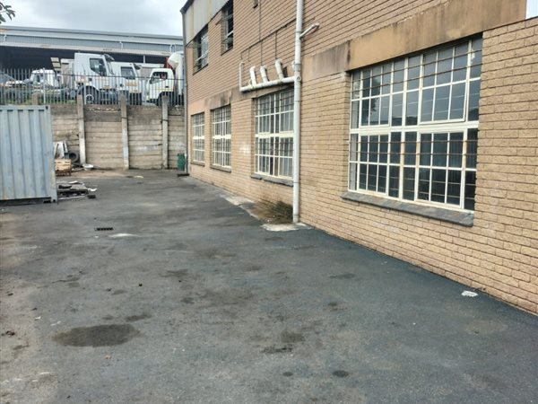 450  m² Commercial space in Queensmead Industrial
