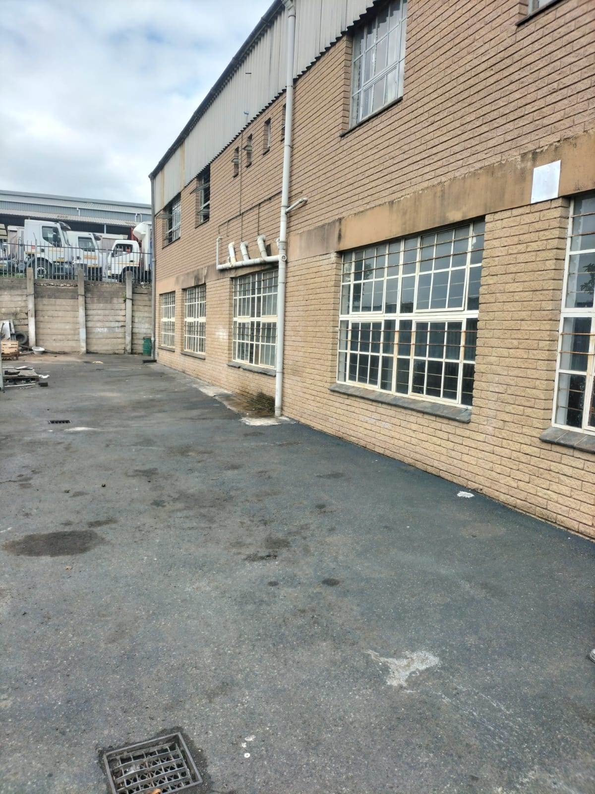 450  m² Commercial space in Queensmead Industrial photo number 2