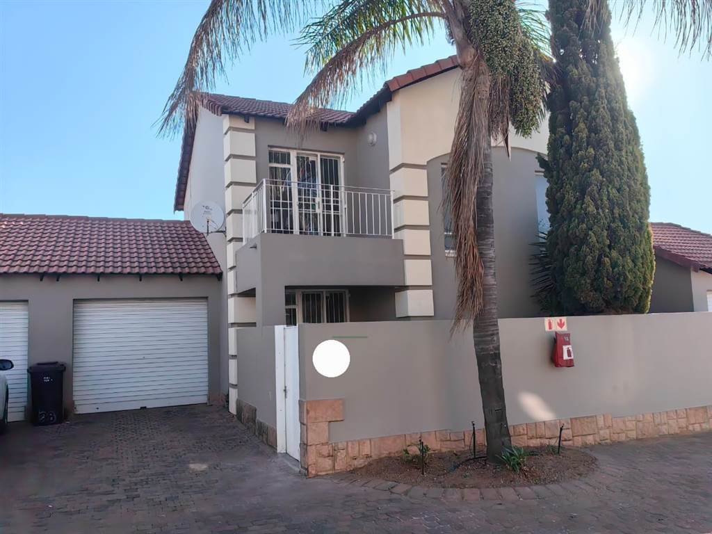 2 Bed Duplex in Sunninghill photo number 4