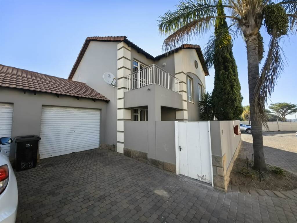 2 Bed Duplex in Sunninghill photo number 3
