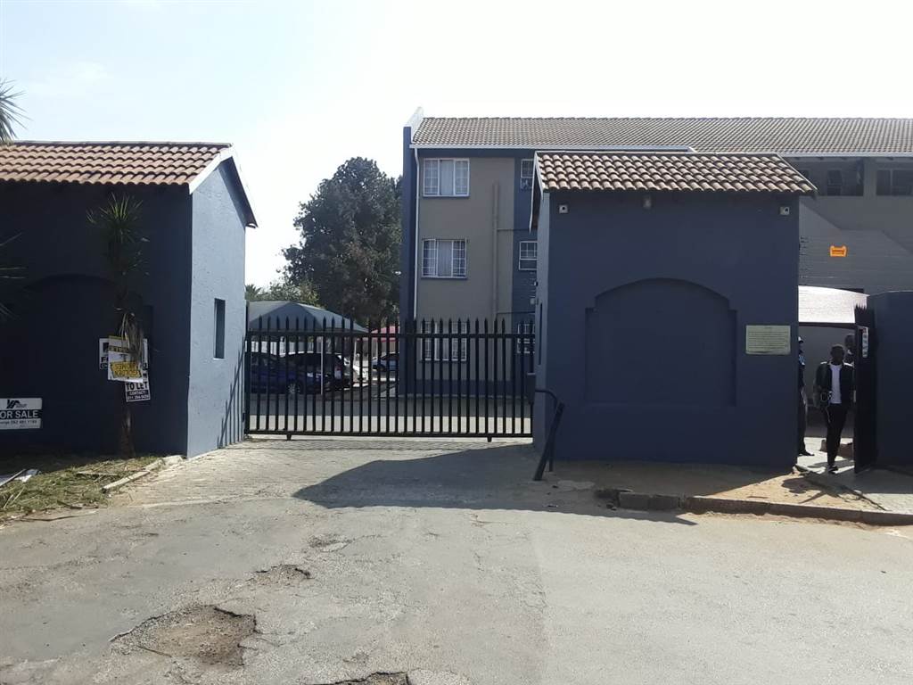 3 Bed Flat in Kempton Park Central photo number 9
