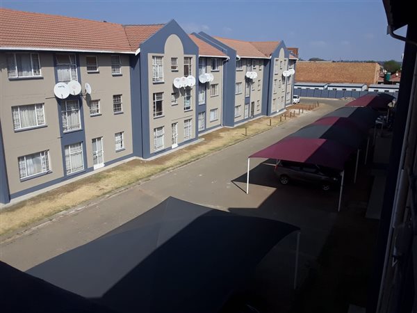 3 Bed Flat in Kempton Park Central