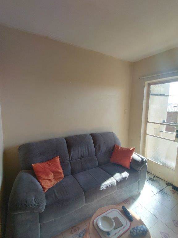 1 Bed Apartment in Sidwell photo number 3