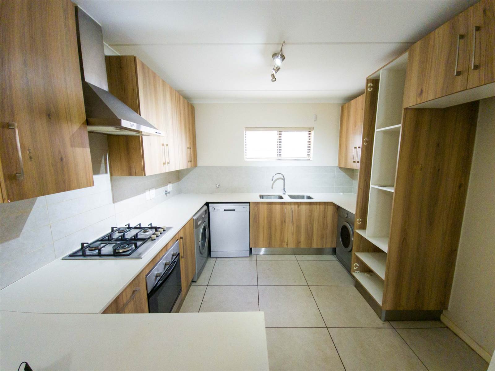 2 Bed Apartment in Doringkloof photo number 7