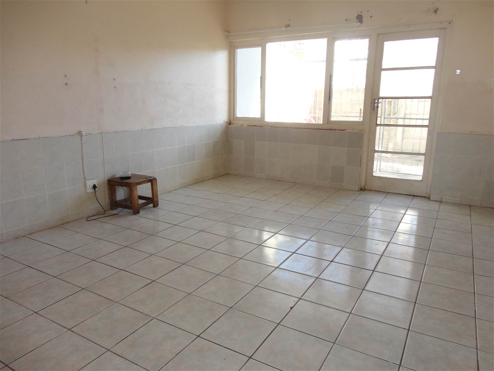 2 Bed Flat in Southernwood photo number 8