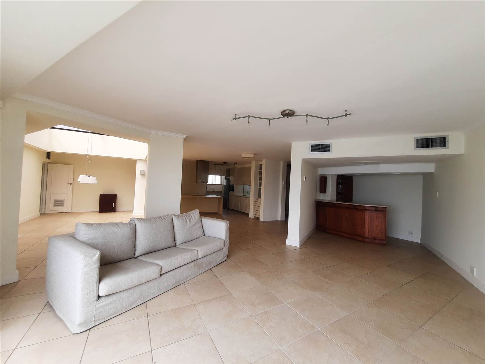 3 Bed Penthouse in Umhlanga Rocks photo number 5