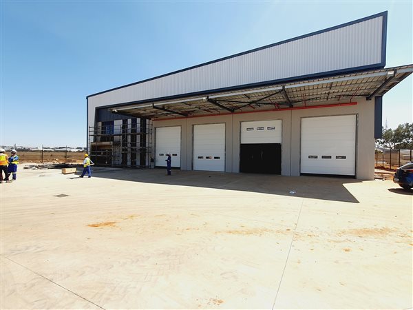 2 050  m² Industrial space