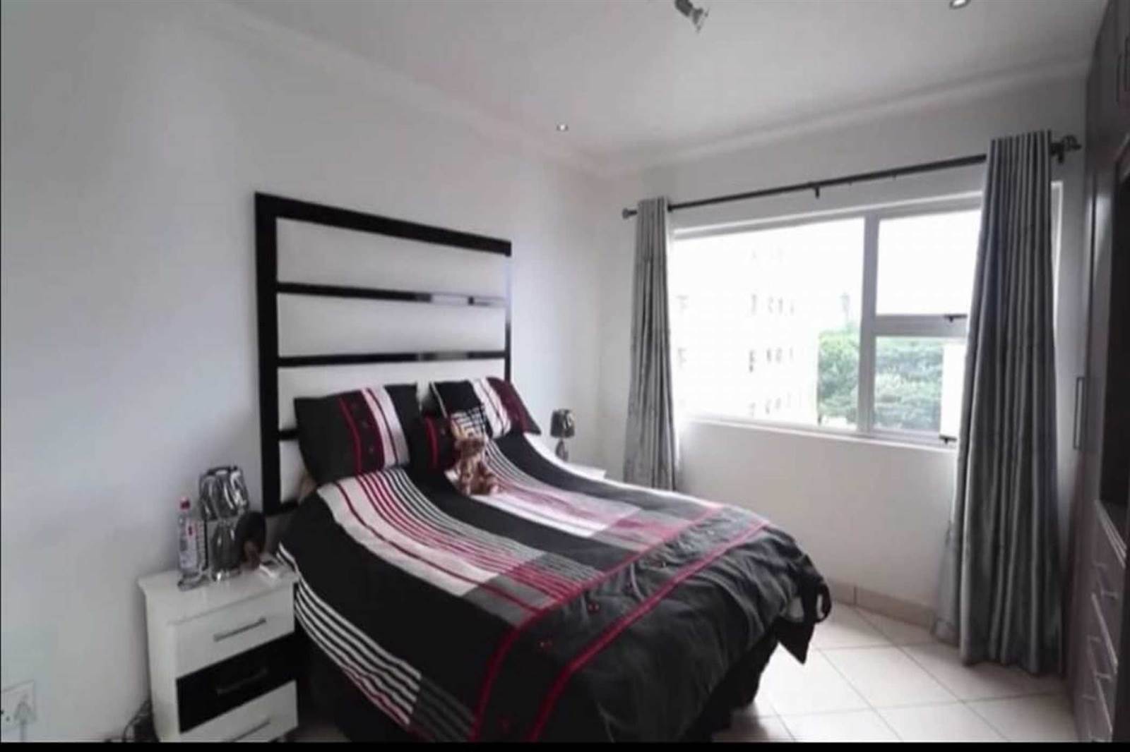 3 Bed Apartment in Athlone Park photo number 12