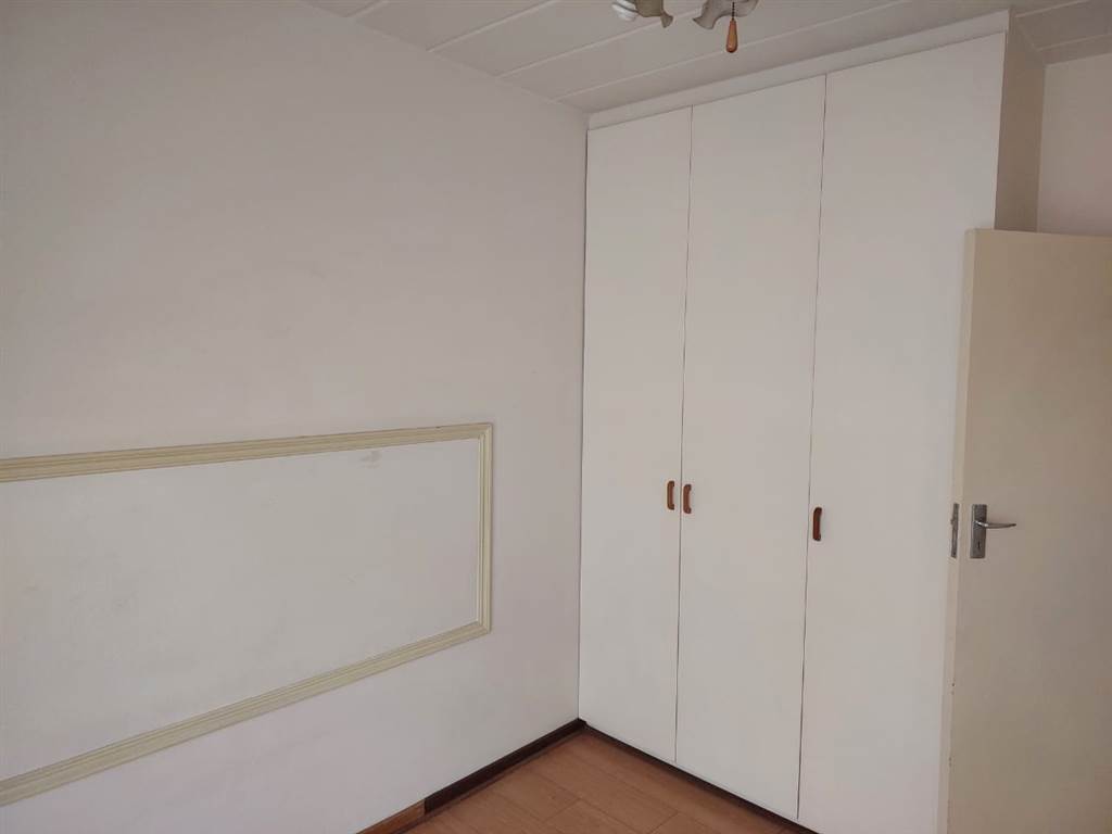 3 Bed Apartment in Vanderbijlpark SE4 photo number 16