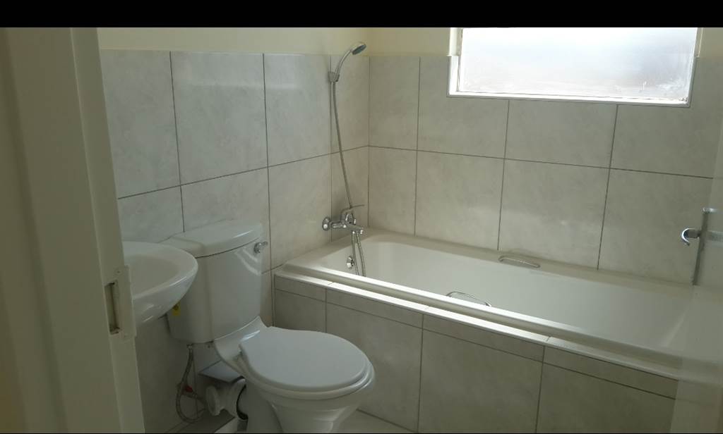 2 Bed House in Olievenhoutbosch photo number 17
