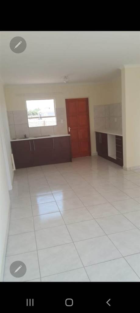 2 Bed House in Olievenhoutbosch photo number 3