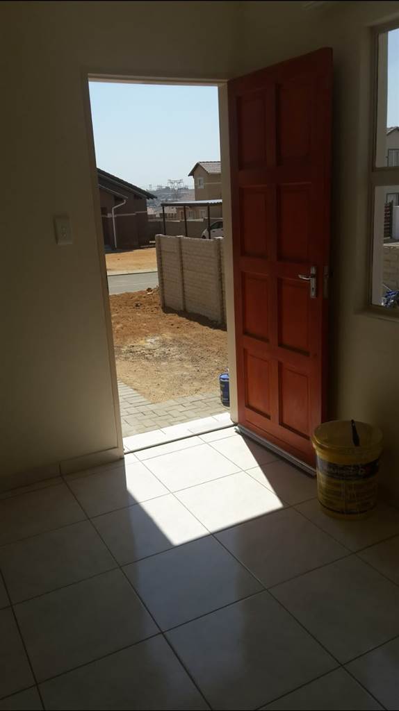 2 Bed House in Olievenhoutbosch photo number 8