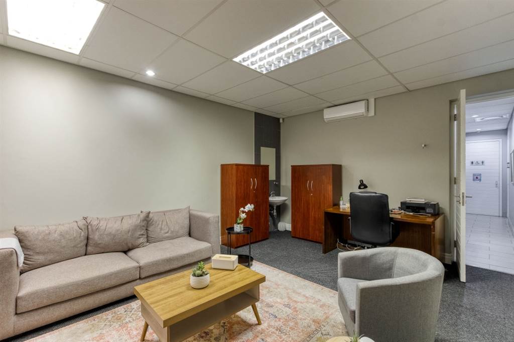 999  m² Office Space in Paarl Central East photo number 19