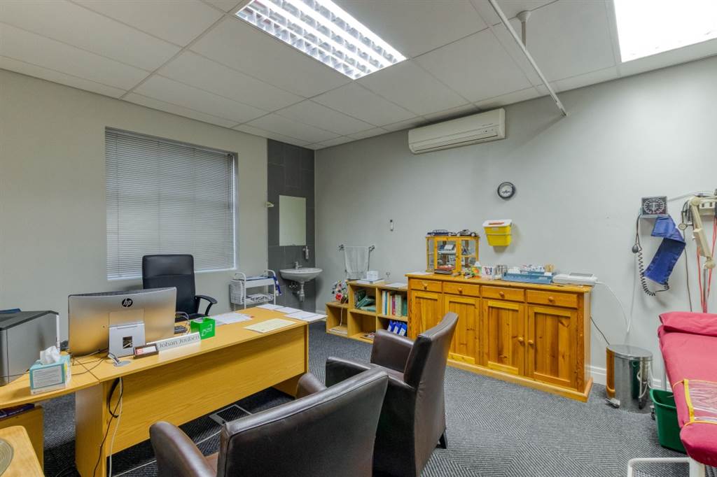 999  m² Office Space in Paarl Central East photo number 13