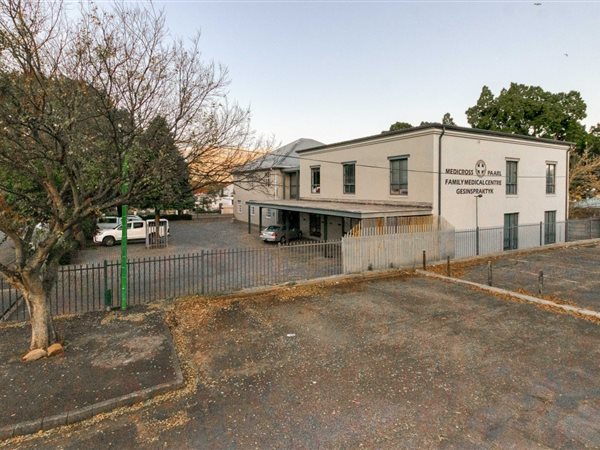 999  m² Office Space in Paarl Central East