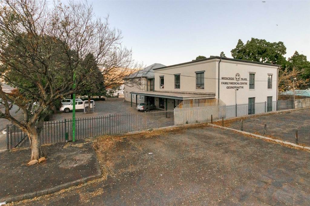 999  m² Office Space in Paarl Central East photo number 1