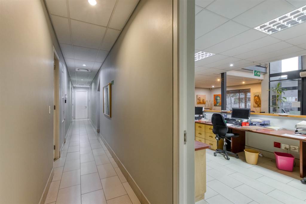 999  m² Office Space in Paarl Central East photo number 10