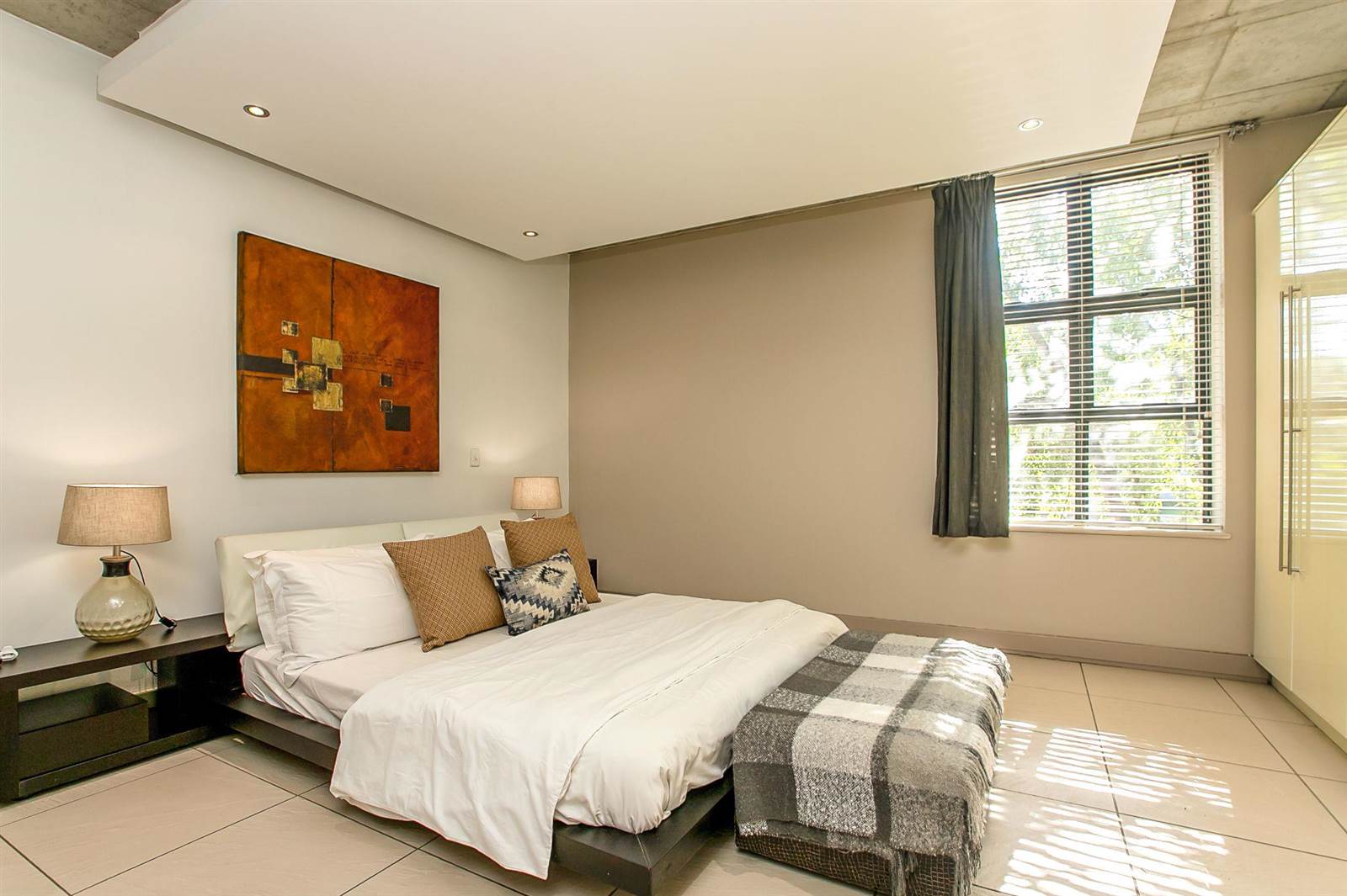 1 Bed Apartment in Melrose Arch photo number 9