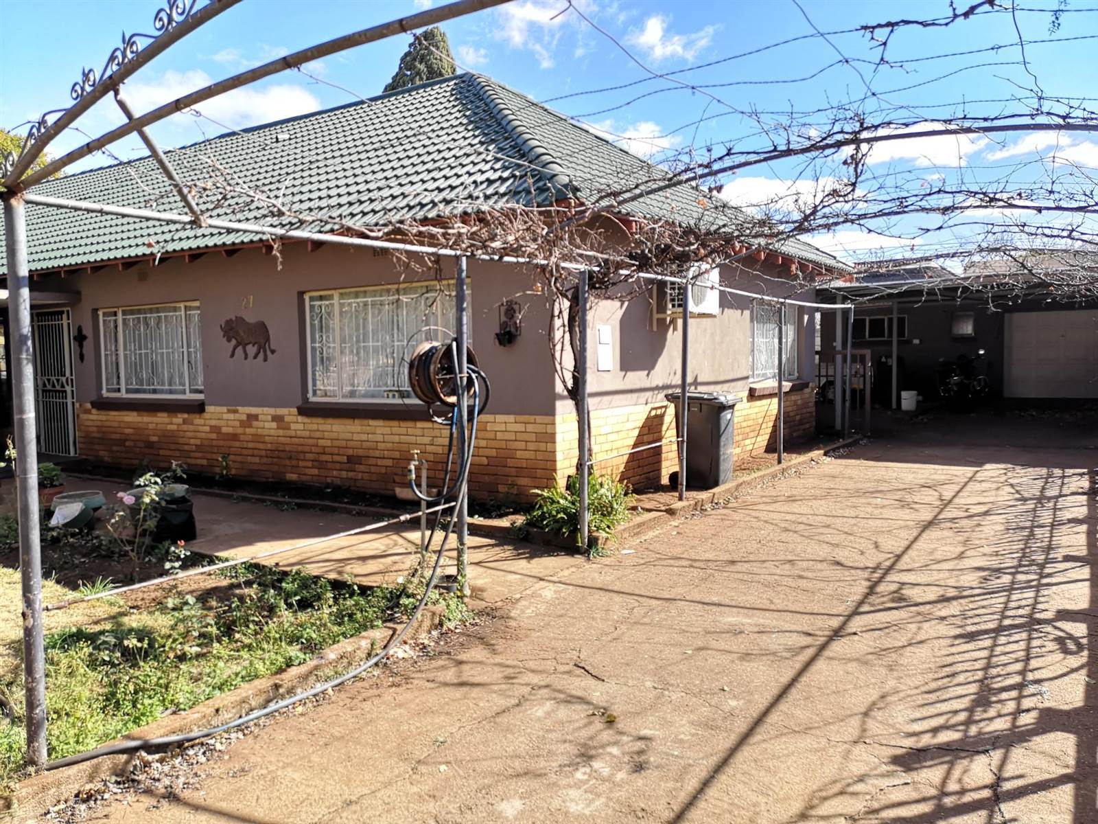 4 Bed House in Stilfontein photo number 2