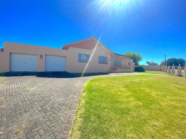 4 Bedroom House 4 Bedroom House