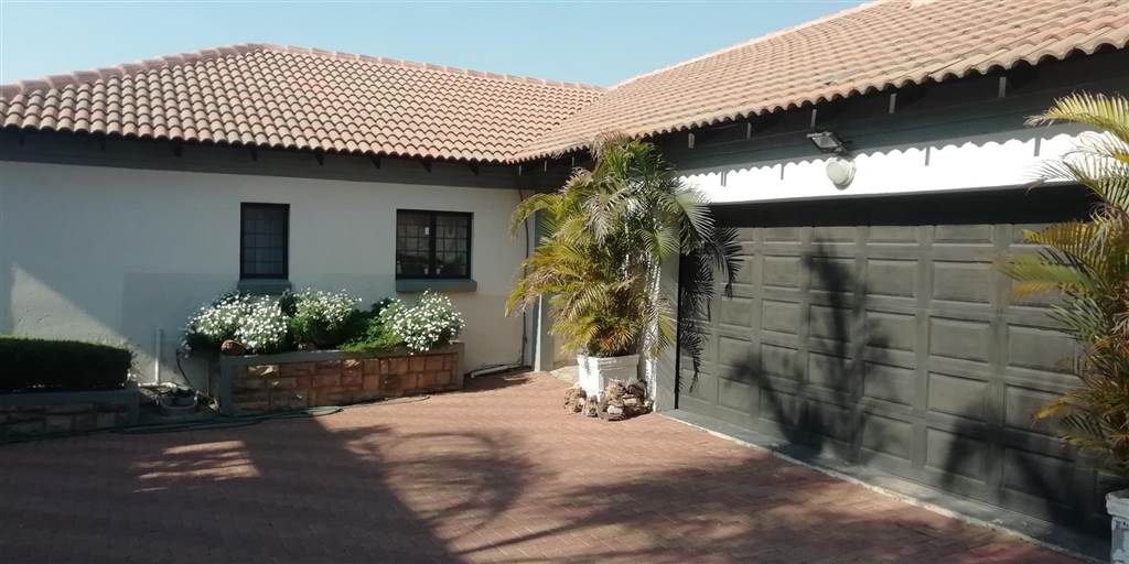 5 Bed Townhouse in Highveld Park photo number 1