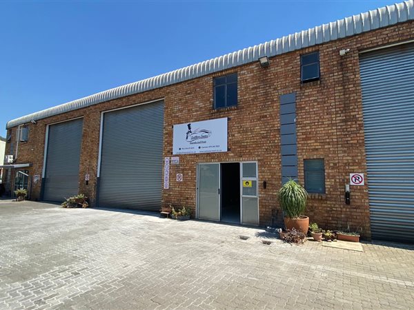 307  m² Industrial space