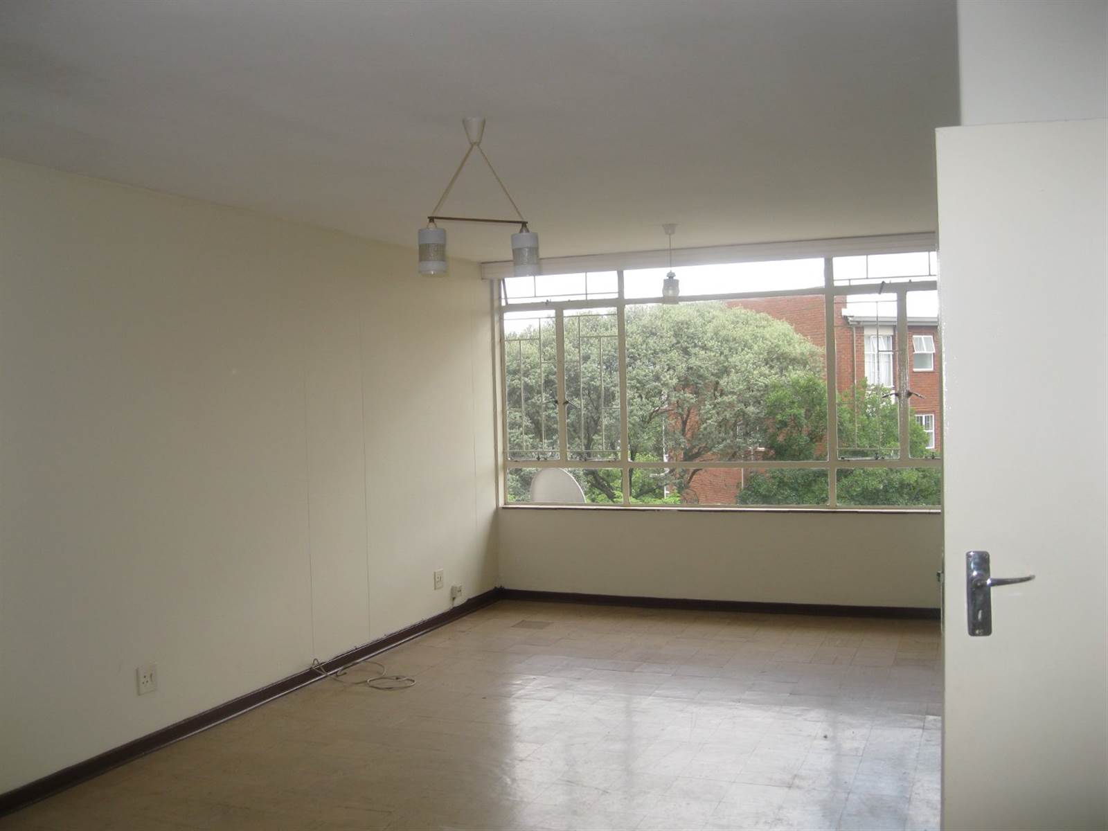 2 Bed Apartment in Queenswood photo number 9
