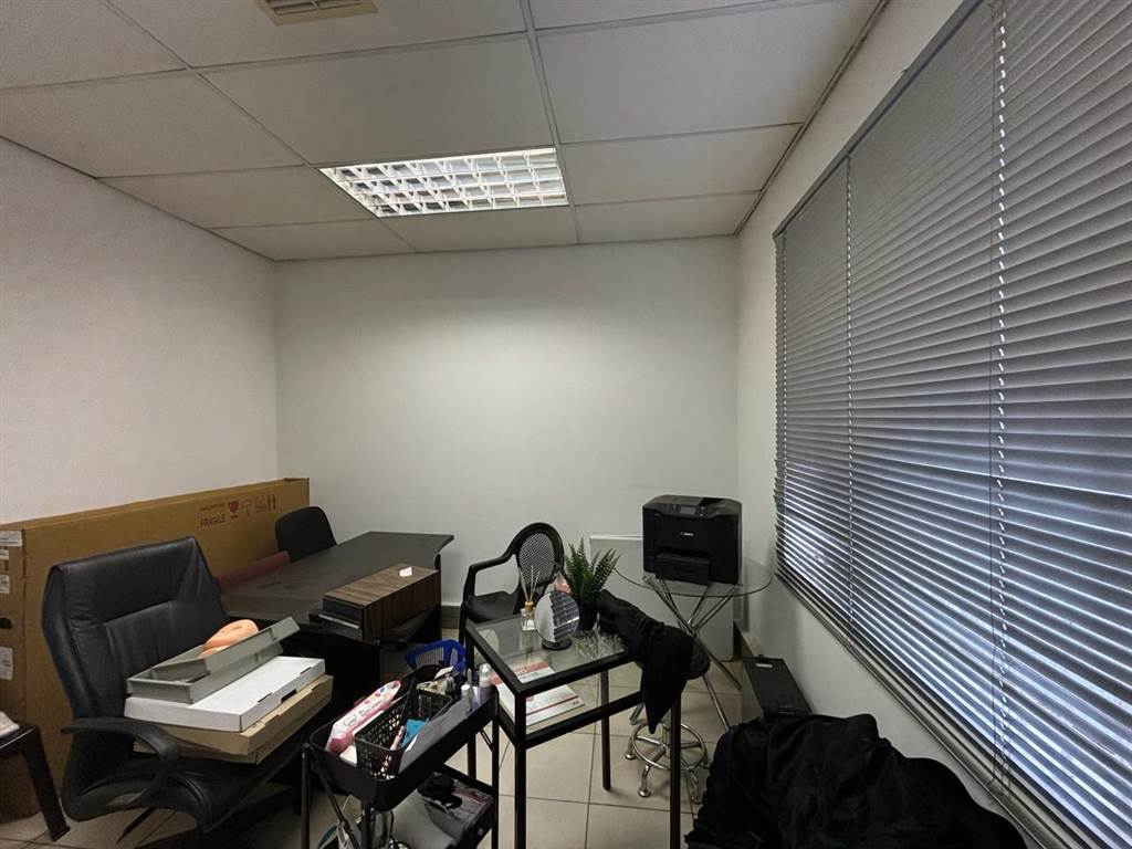 18  m² Commercial space in Bramley photo number 8