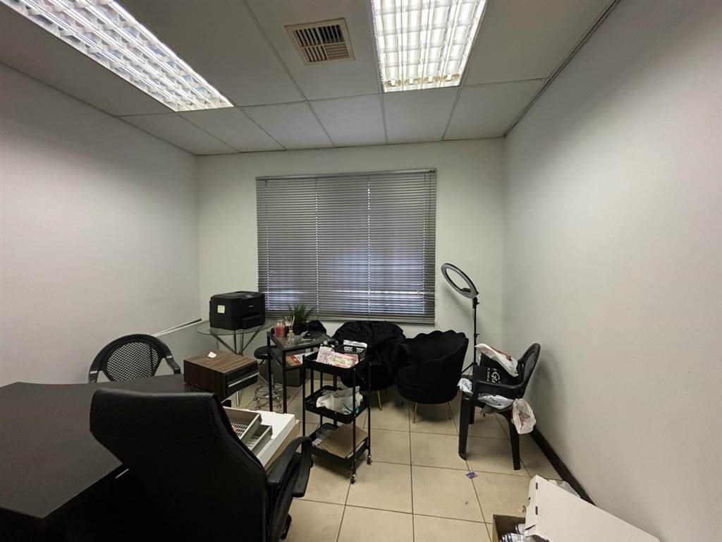 18  m² Commercial space in Bramley photo number 4