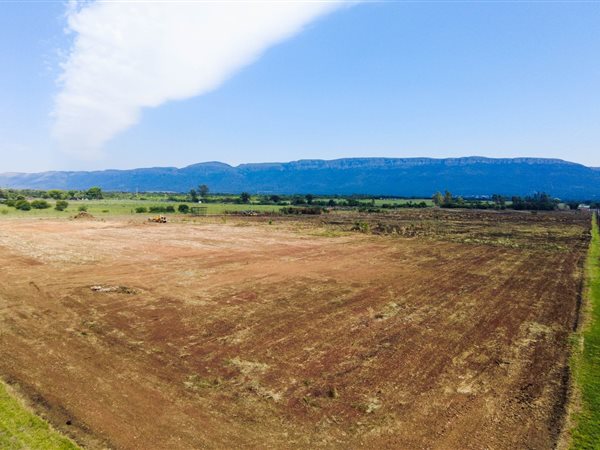 8.6 ha Land available in The Coves