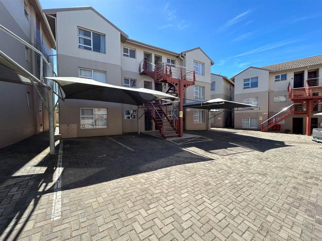 2 Bed Apartment in Jeffreys Bay photo number 1