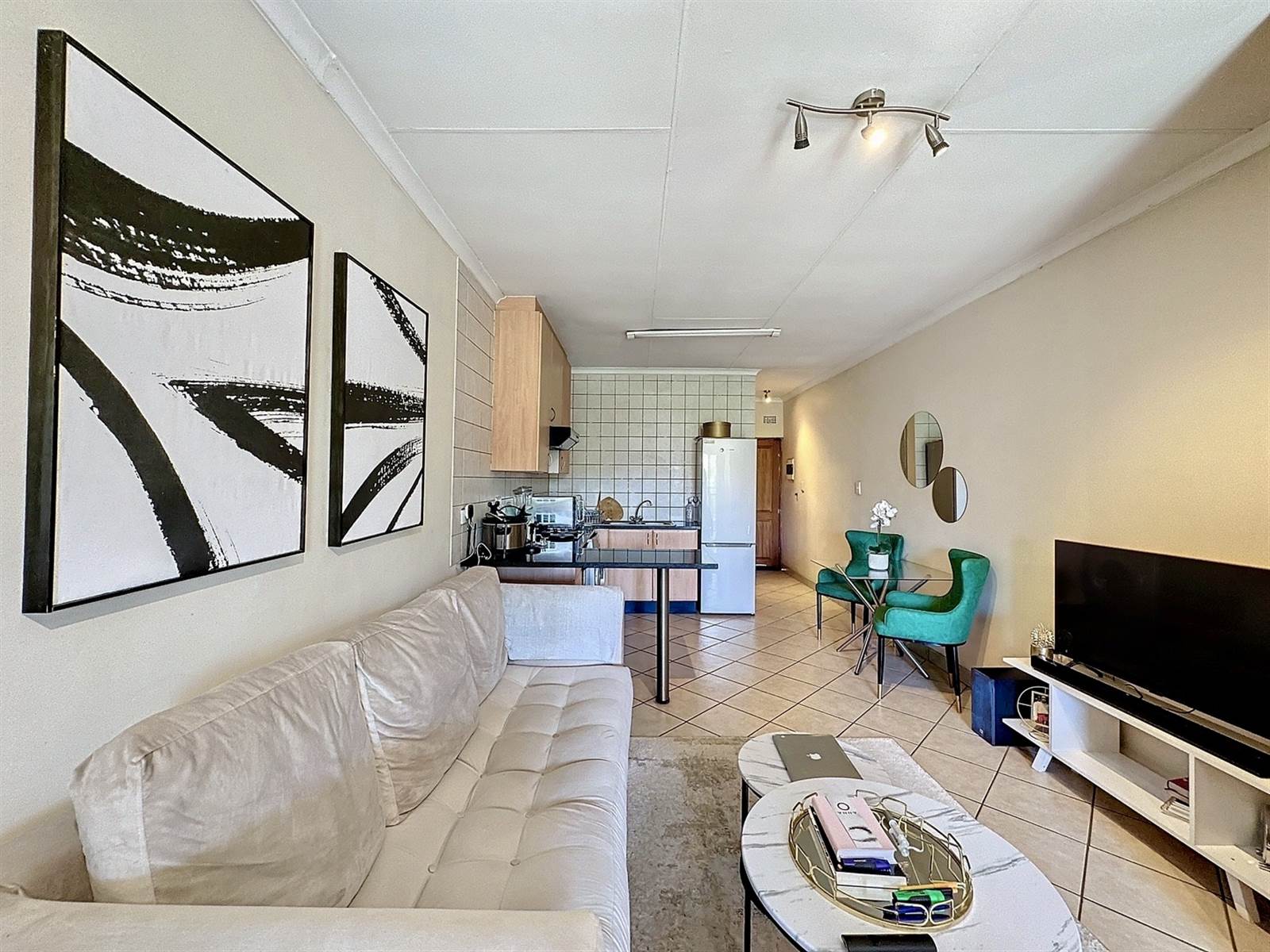 1 Bed Apartment in Hazeldean (Silverlakes Surroundings) photo number 9