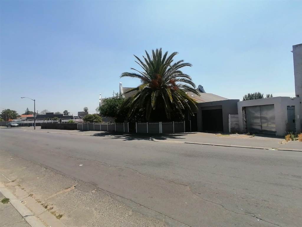 4 Bed House in Bellville South photo number 1