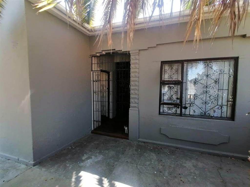 4 Bed House in Bellville South photo number 5